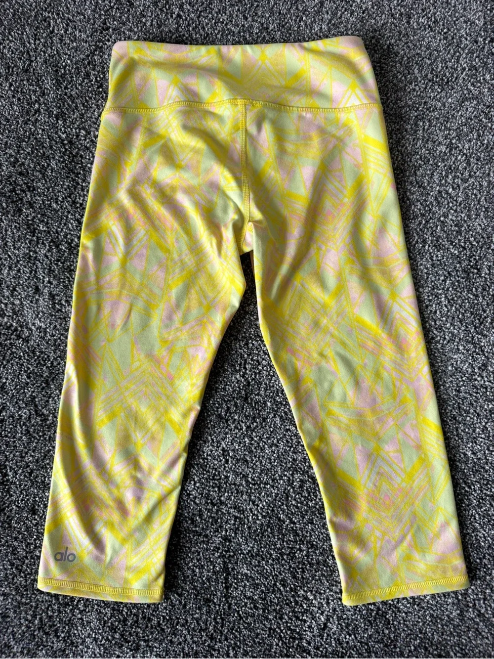 ALO Yoga Airbrush Capri Crop Leggings in Zest Indigo Geometric Women's Size XS